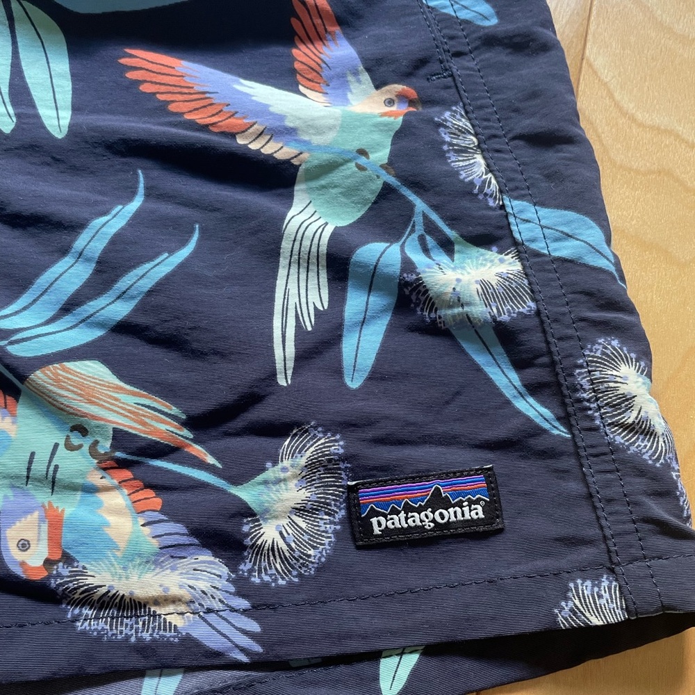 Patagonia baggies navy birds of paradise print elastic waist unlined shorts - Picture 2 of 7